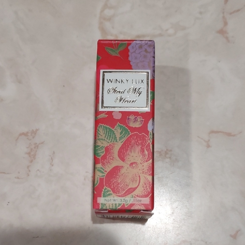 WINKY LUX Lipstick.